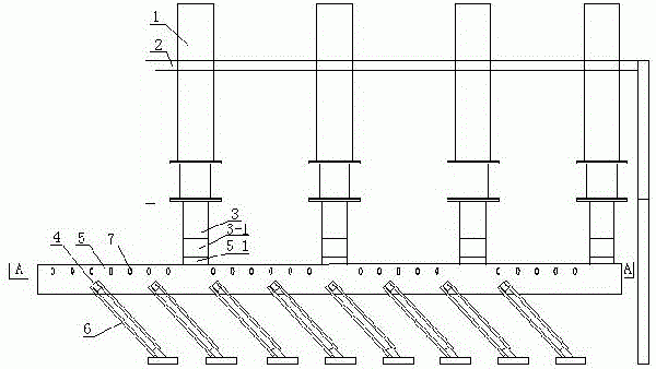 用于輸送碳素的振動(dòng)輸送機(jī)的輸送槽散熱結(jié)構(gòu)